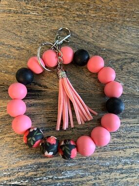 🖤3/$18🖤 Pink & Black Beaded Key and Card Wristlet with Tassel